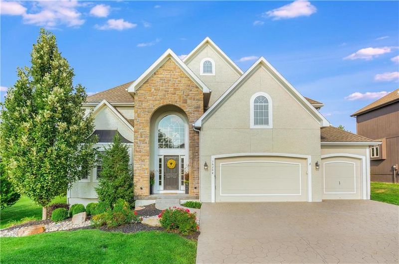 16204 Bluejacket St, Overland Park, KS 66221
