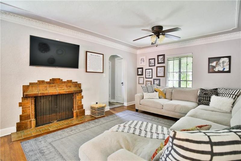 301 E 70th Ter, Kansas City, MO 64113