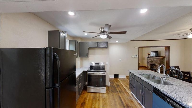3820 College Ave, Kansas City, MO 64128