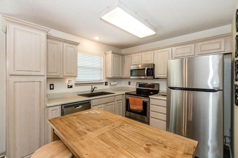 10630 E 46th Ter, Kansas City, MO 64133