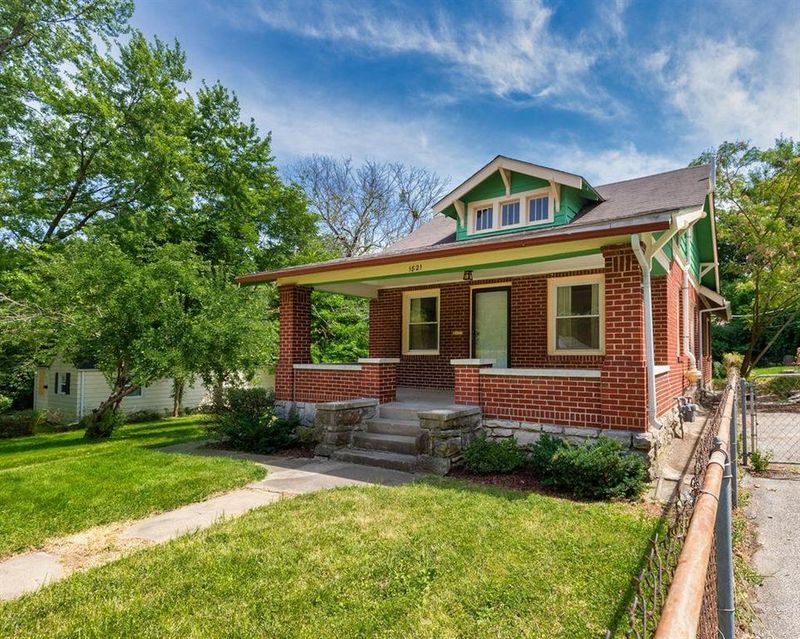 1821 E 83rd St, Kansas City, MO 64132