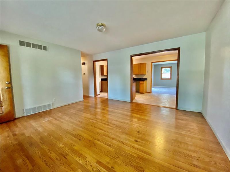 4513 E 111th Ter, Kansas City, MO 64137