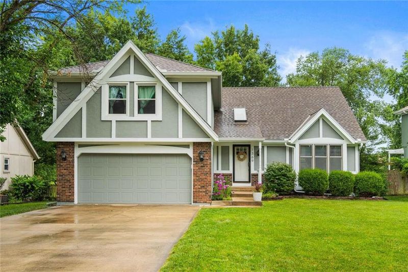 1369 E Meadow Ln, Olathe, KS 66062