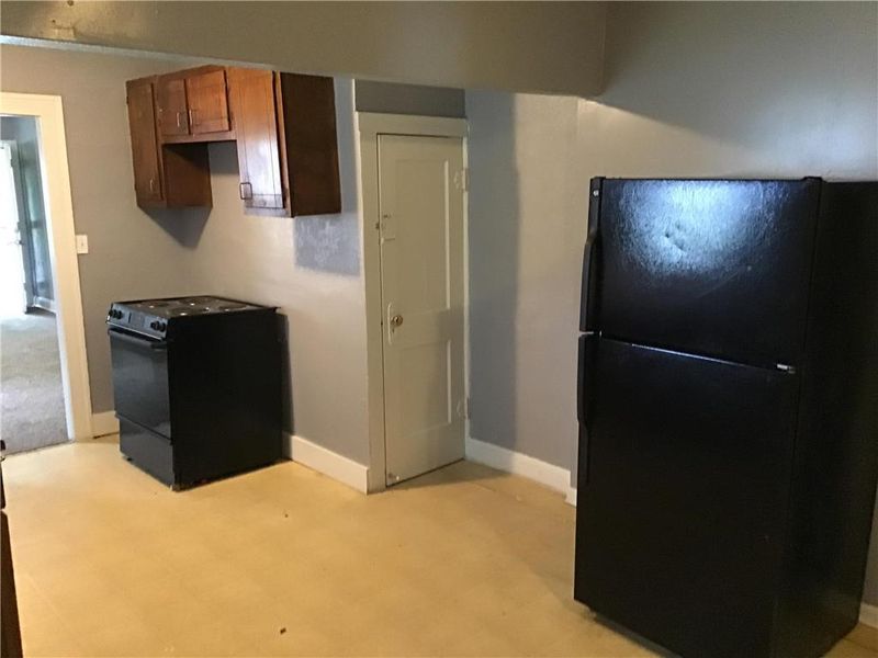 3921 E 53rd St, Kansas City, MO 64130