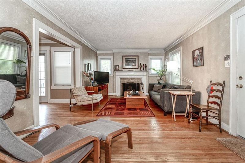 4922 Bell St, Kansas City, MO 64112