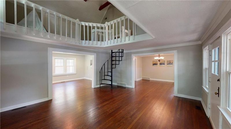 6641 Edgevale Rd, Kansas City, MO 64113