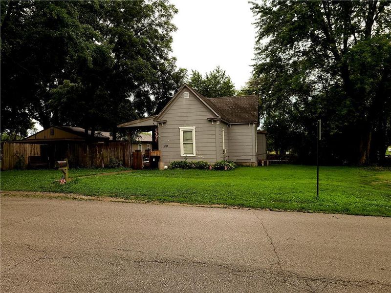 20 S Central St, Buckner, MO 64016