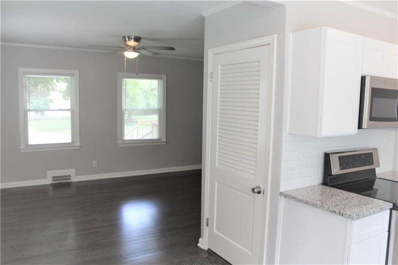 7701 W 63rd Ter, Overland Park, KS 66202