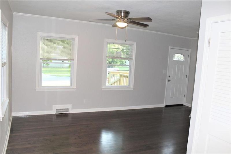 7701 W 63rd Ter, Overland Park, KS 66202