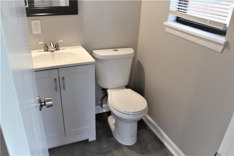 8204 Perry St, Overland Park, KS 66204