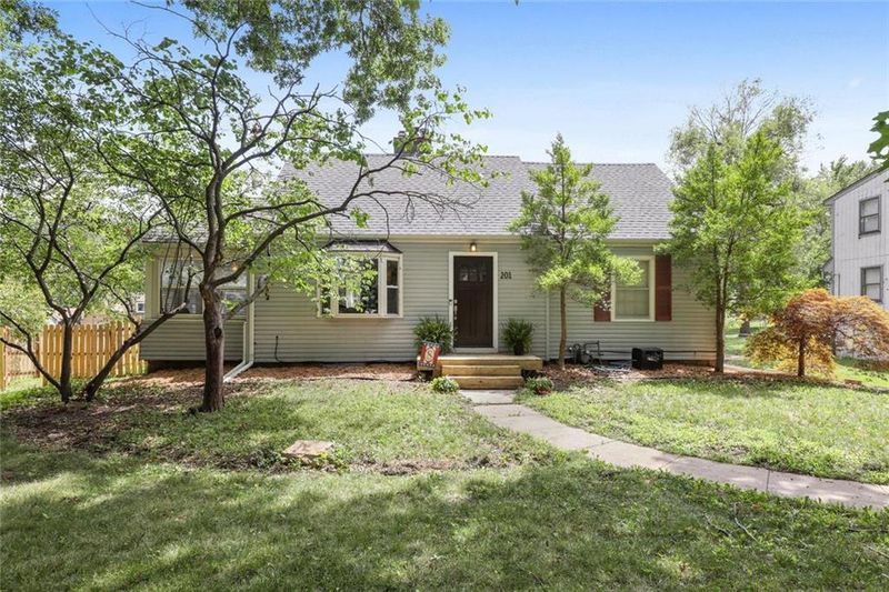 201 NE 83rd Ter, Kansas City, MO 64118
