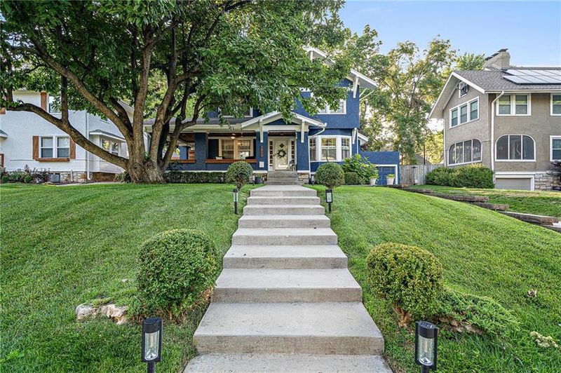 7410 Jarboe St, Kansas City, MO 64114