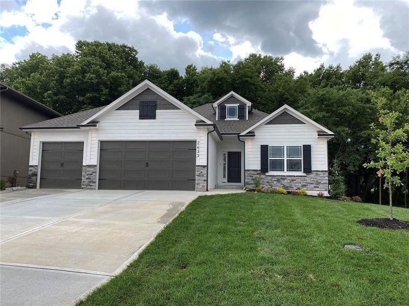 2441 W 180th St, Overland Park, KS 66085