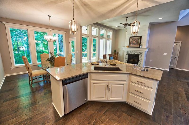 2441 W 180th St, Overland Park, KS 66085