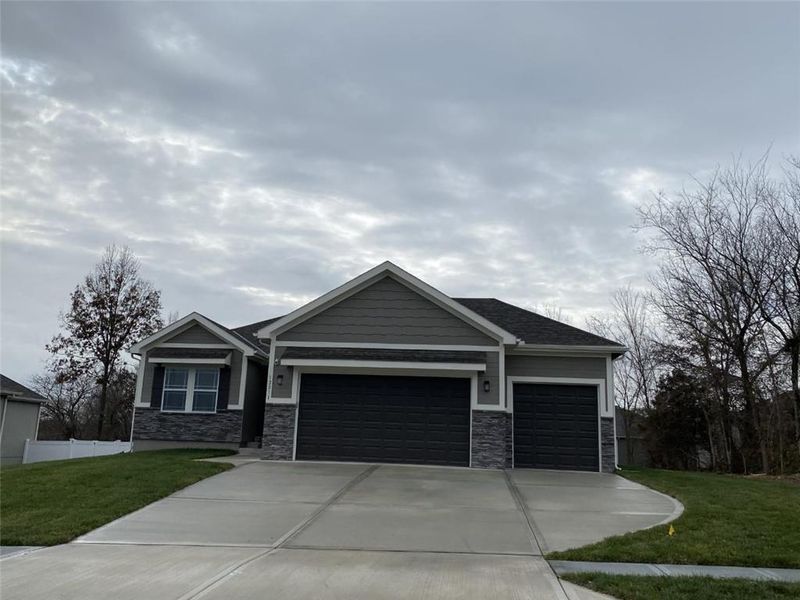12212 E 68th St, Kansas City, MO 64133