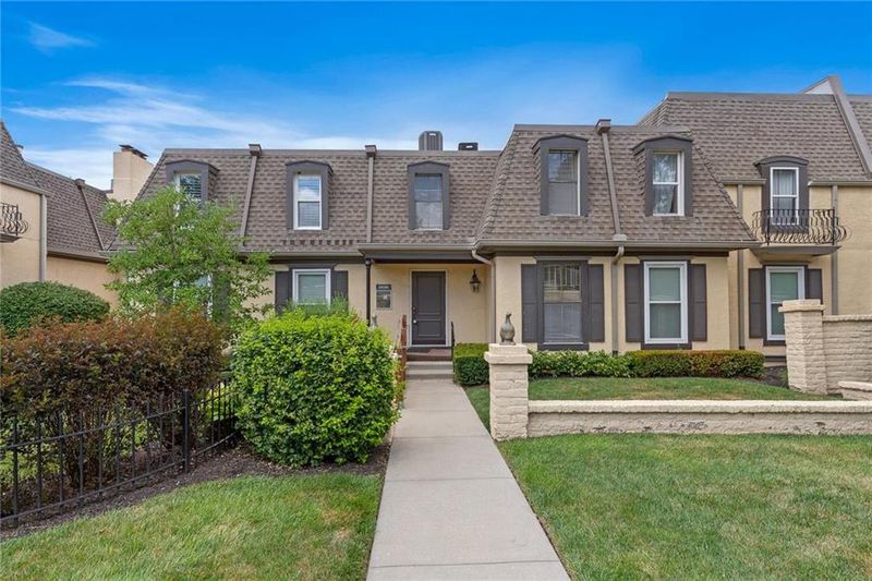6638 W 109th St #E, Overland Park, KS 66211