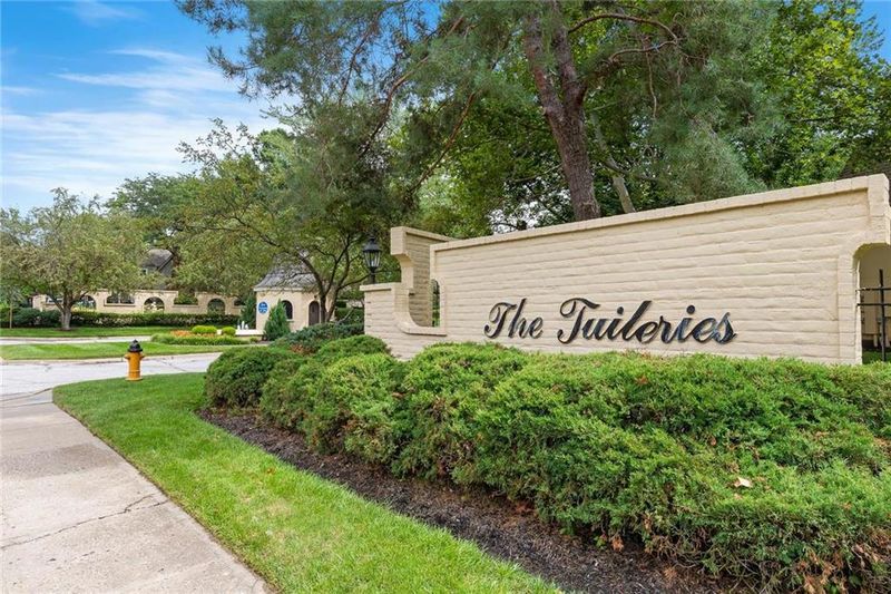 6638 W 109th St #E, Overland Park, KS 66211