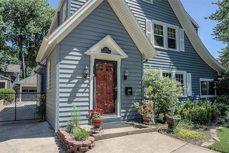 102 E 69th Ter, Kansas City, MO 64113