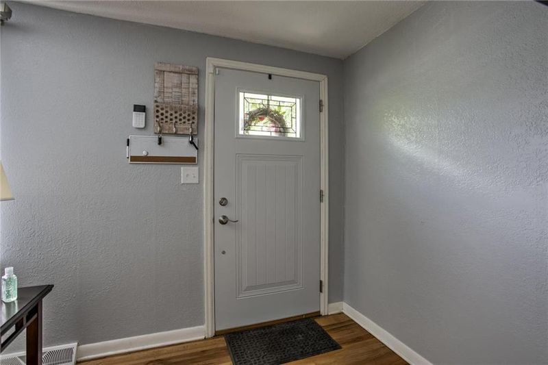 7234 Main St, Kansas City, MO 64114