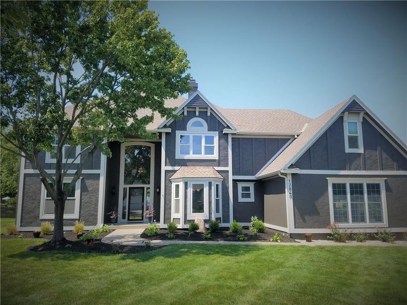 12840 Gillette St, Overland Park, KS 66213
