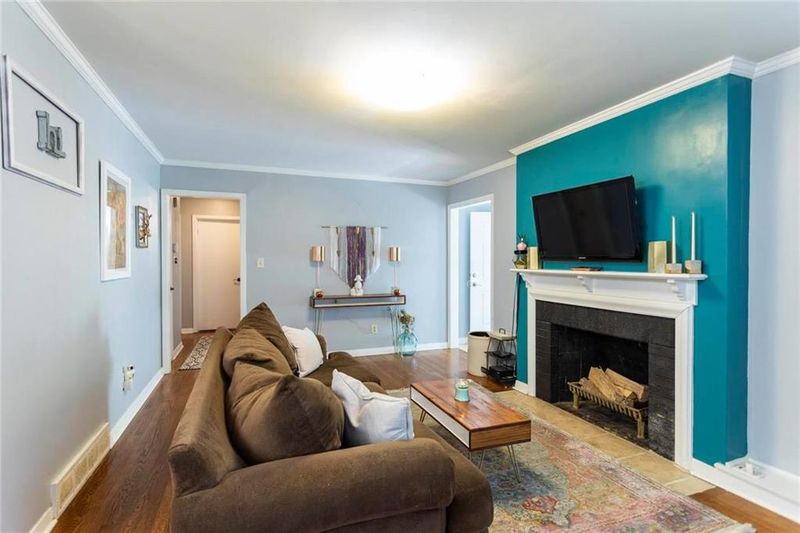 7631 Baltimore St, Kansas City, MO 64114