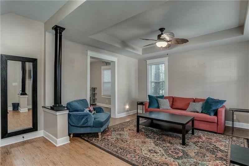 4237 Tracy Ave, Kansas City, MO 64110