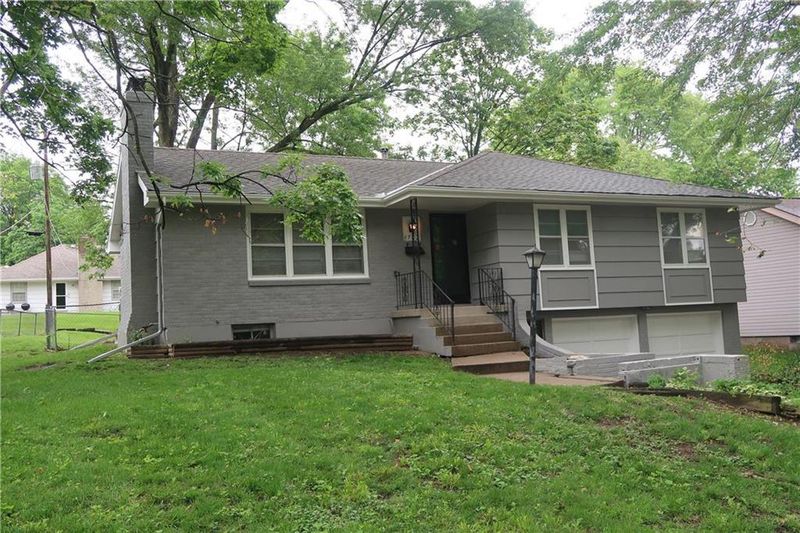 1702 NE 68th Pl, Kansas City, MO 64118