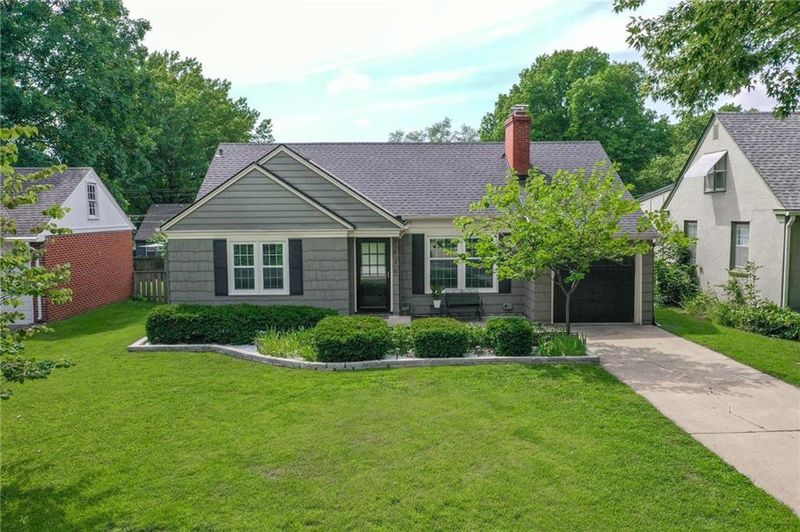 7636 Belleview Ave, Kansas City, MO 64114