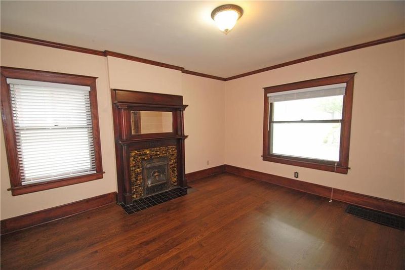 3325 Wyandotte St, Kansas City, MO 64111