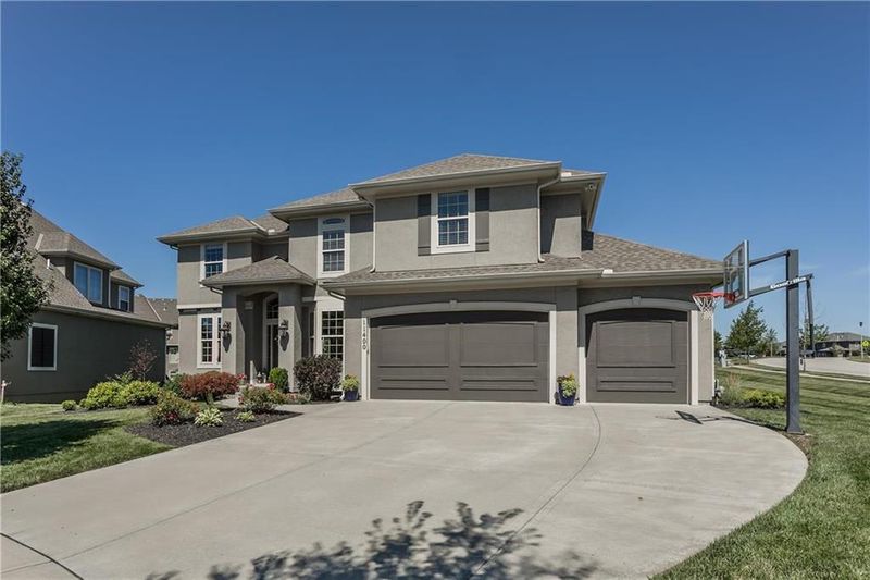 11400 W 166th St, Overland Park, KS 66221