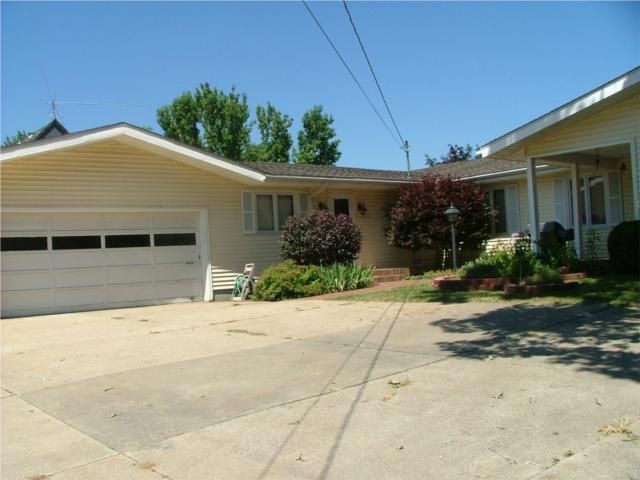 825 Riverview Dr, Atchison, KS 66002