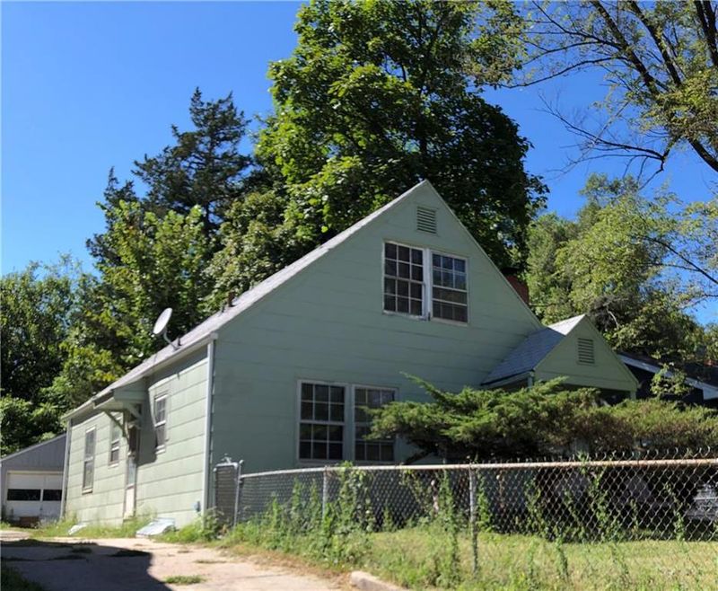 7134 Bales Ave, Kansas City, MO 64132