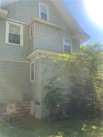 2816 E 35th St, Kansas City, MO 64128