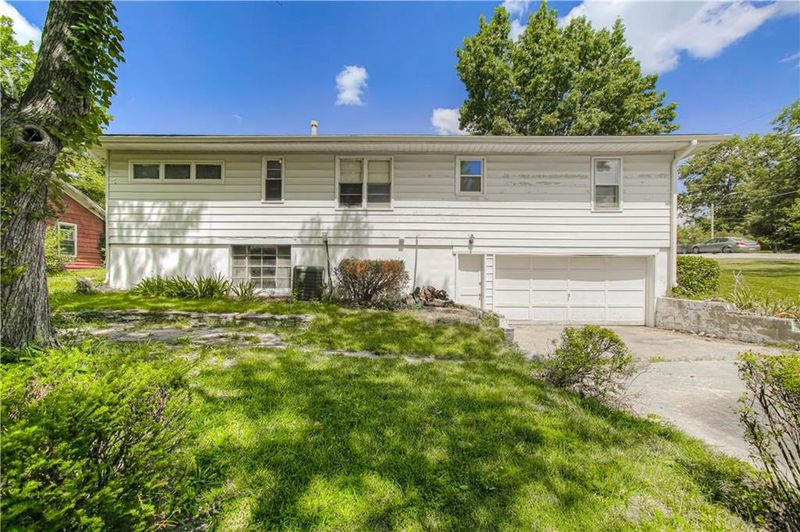 8129 E 79th St, Kansas City, MO 64138