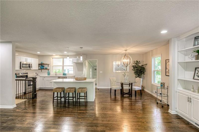 10200 Reeds Dr, Overland Park, KS 66207