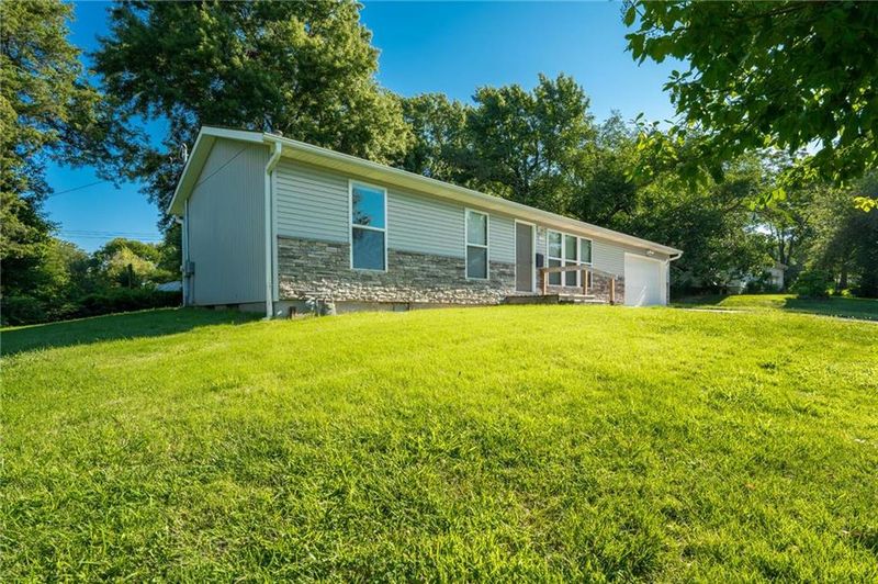 8820 E 31st St, Kansas City, MO 64129