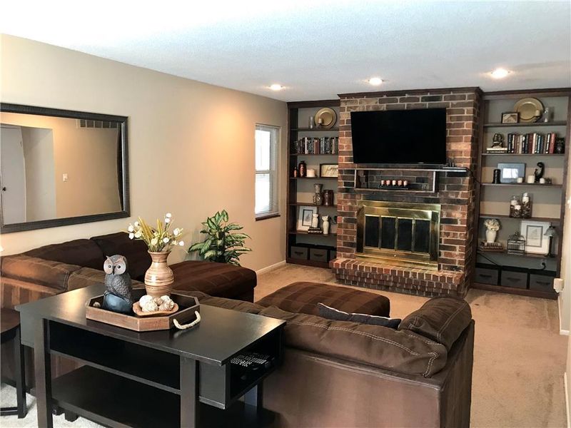 9620 Perry Ln, Overland Park, KS 66212