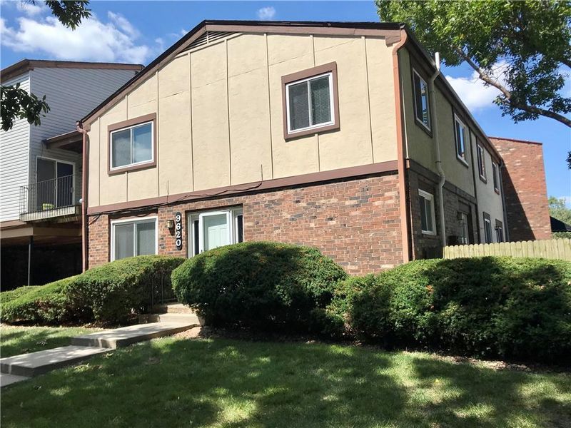 9620 Perry Ln, Overland Park, KS 66212