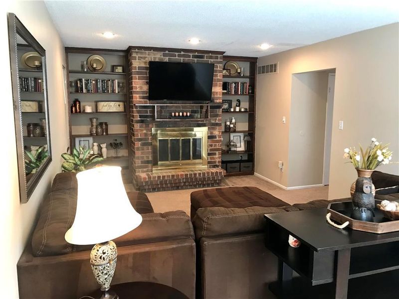 9620 Perry Ln, Overland Park, KS 66212