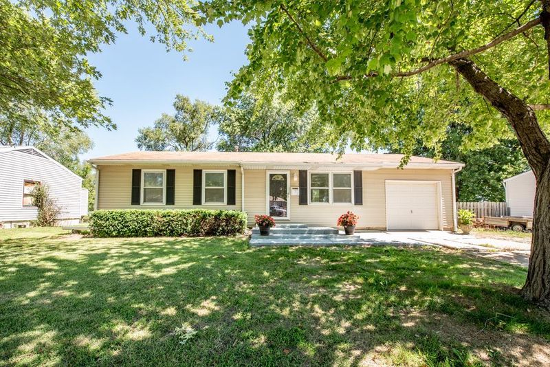 13809 11th St, Grandview, MO 64030