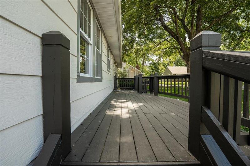 6607 W 73rd St, Overland Park, KS 66204