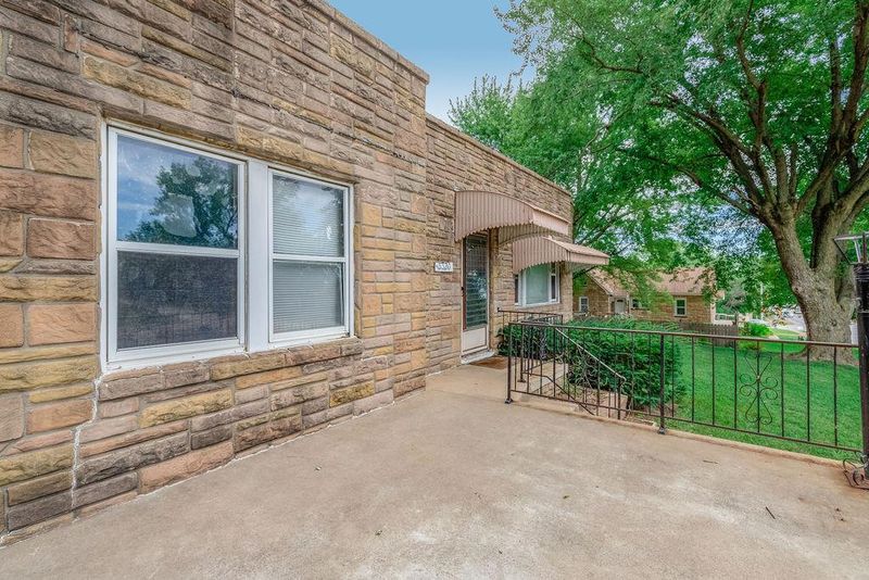 5520 Parallel Pw, Kansas City, KS 66104