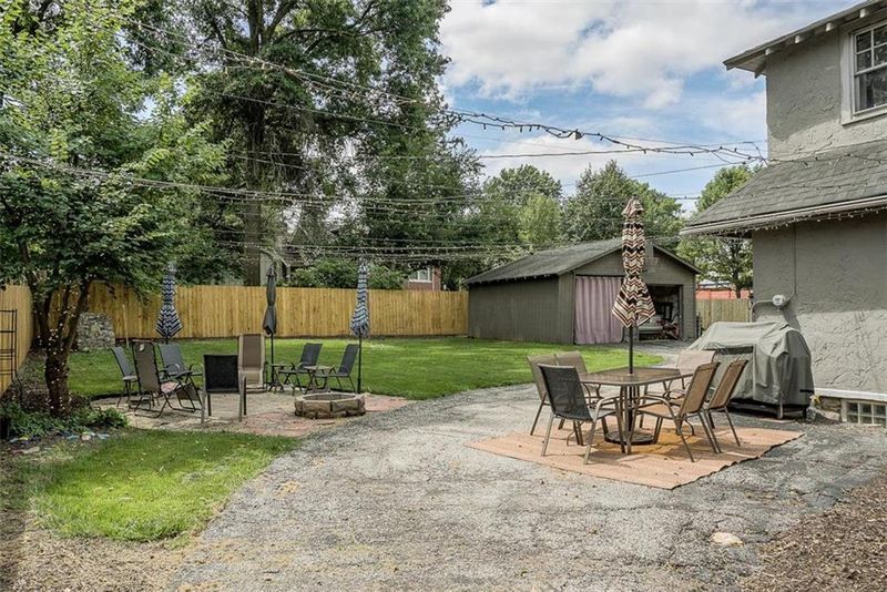 1403 E 77 St, Kansas City, MO 64131