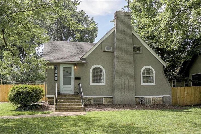 1403 E 77 St, Kansas City, MO 64131