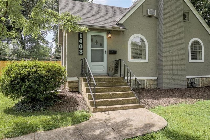 1403 E 77 St, Kansas City, MO 64131