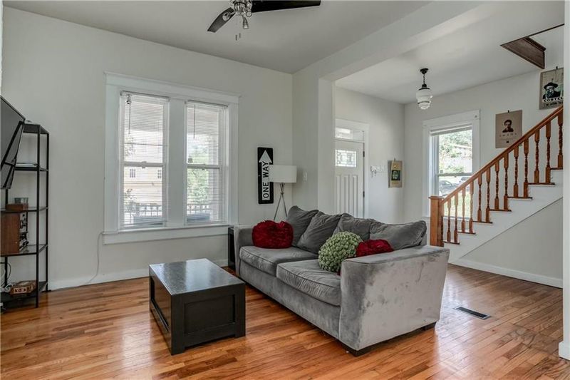 1833 Summit St, Kansas City, MO 64108