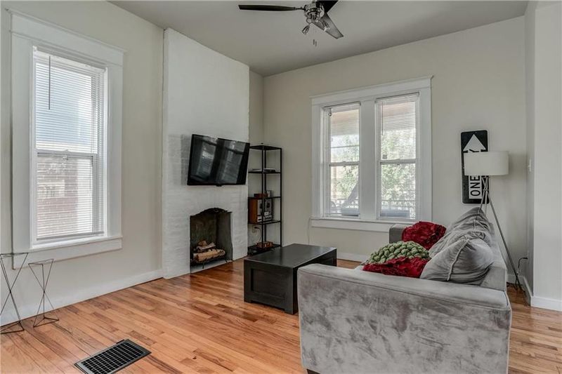 1833 Summit St, Kansas City, MO 64108