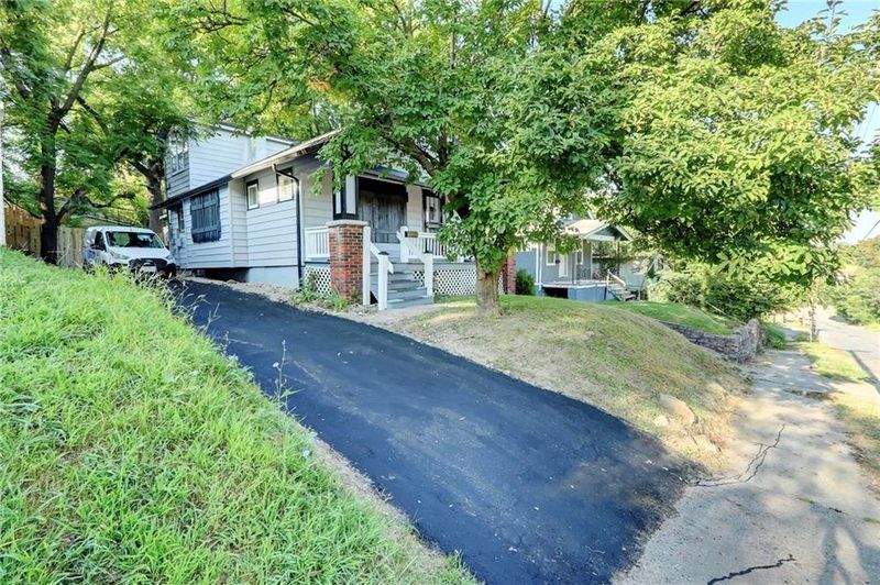 5615 E 27th St, Kansas City, MO 64127