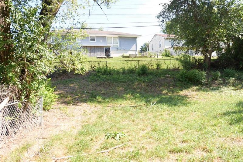4307 E 52nd St, Kansas City, MO 64130
