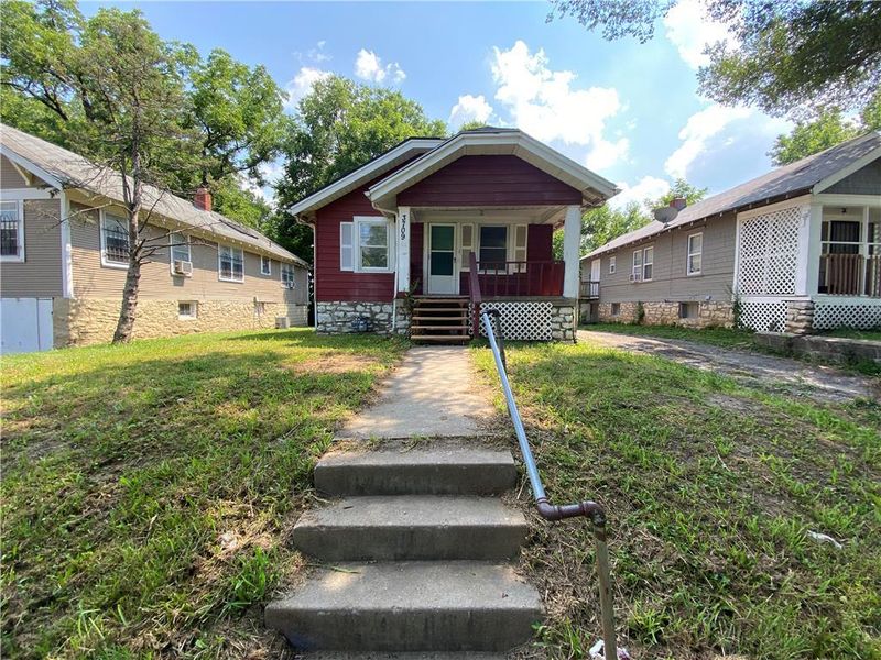 3709 E 72nd St, Kansas City, MO 64132
